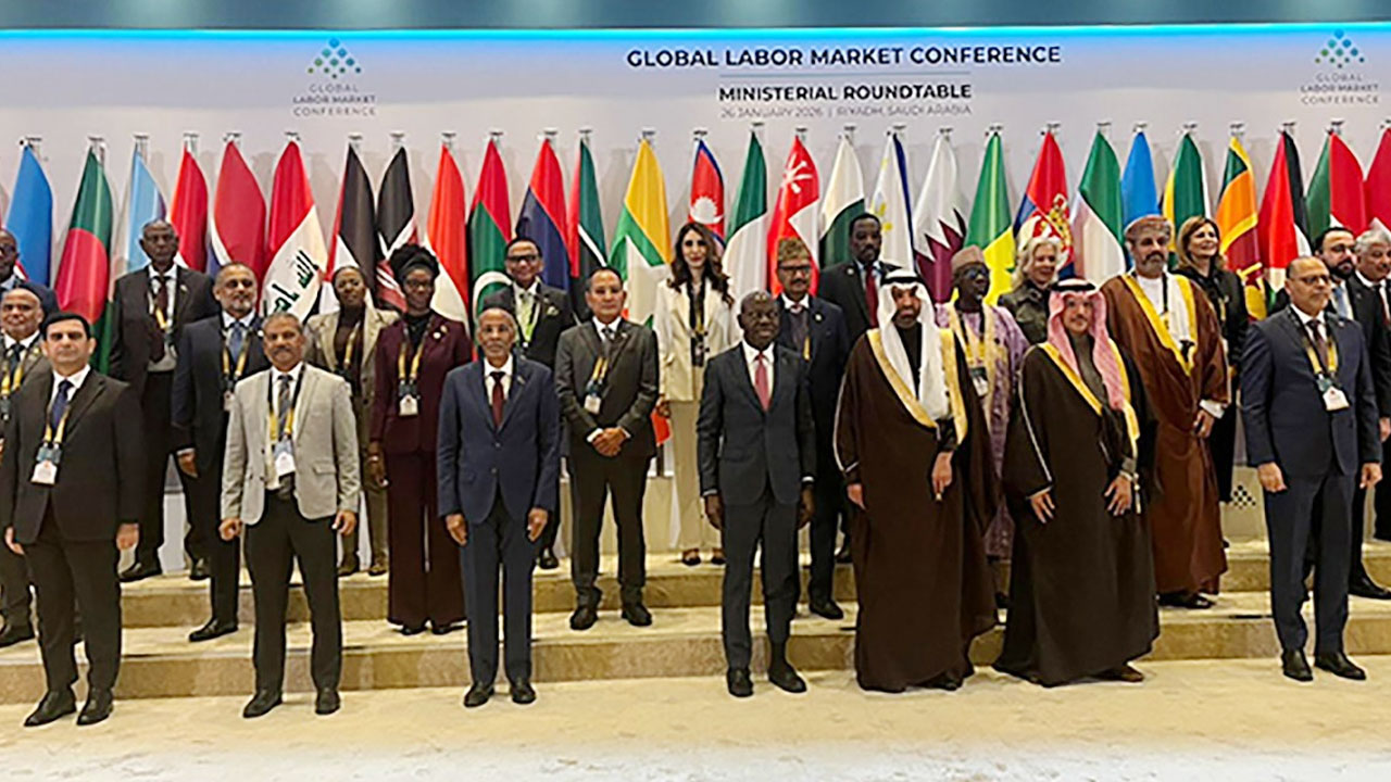 দক্ষ জনশক্তি গড়ে তুলতে বাংলাদেশ বদ্ধপরিকর : আসিফ নজরুল